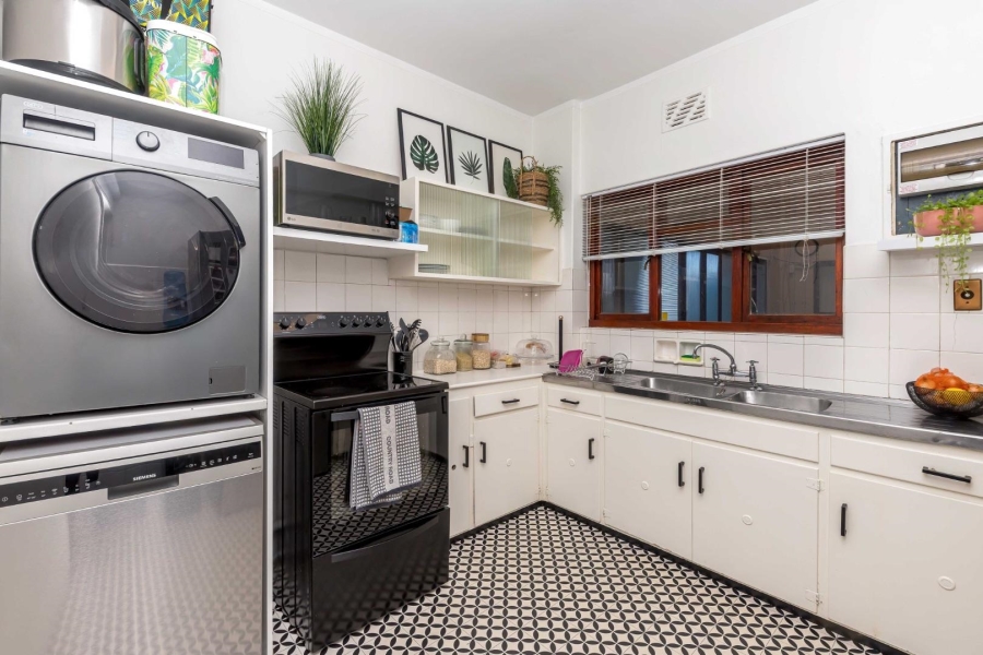 To Let 2 Bedroom Property for Rent in Sea Point Western Cape